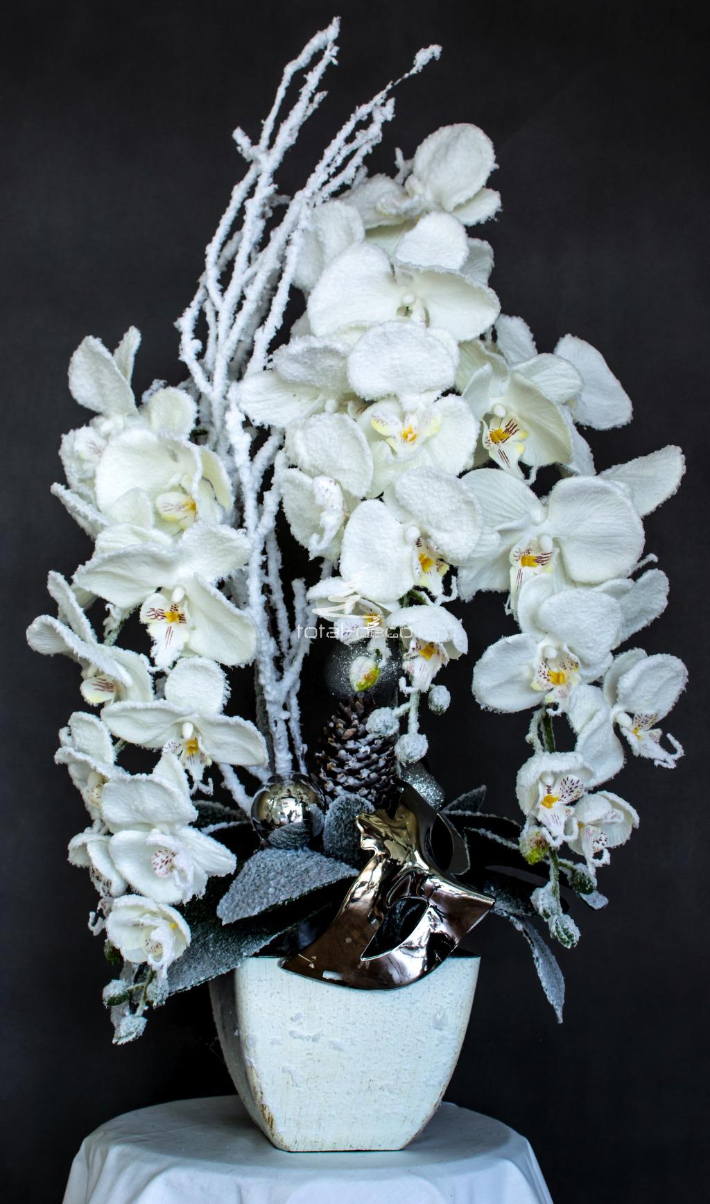 sztuczny storczyk jak żywy biały nowoczesny oryginalny modny stroik z sztucznych storczyków świąteczny ośniezony