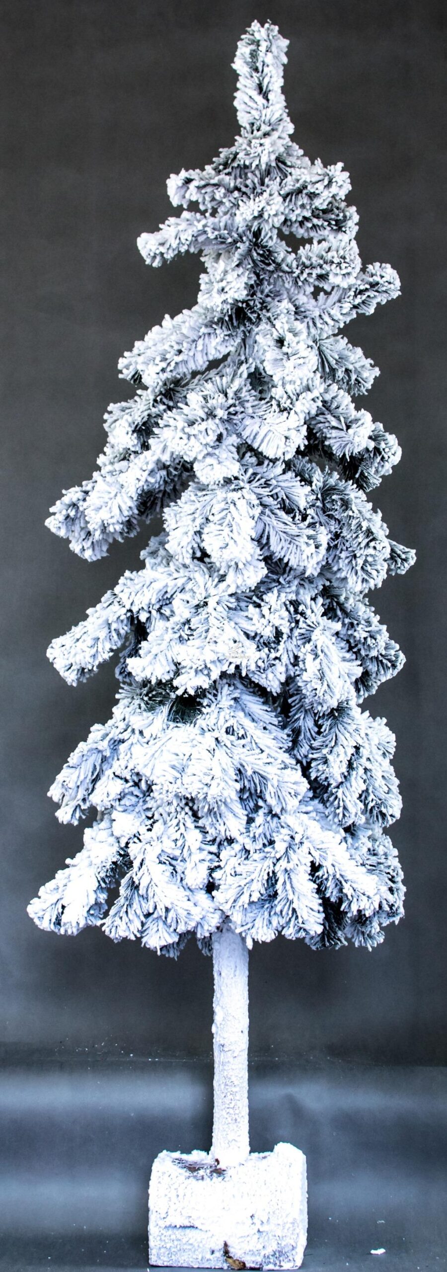sztuczna żywa choinka na pniu nowoczesny wygląd oprószona śniegiem ośnieżona biała na nodze choinka nowoczesna dekoracja bożonarodzeniowa gałązki ze śniegiem