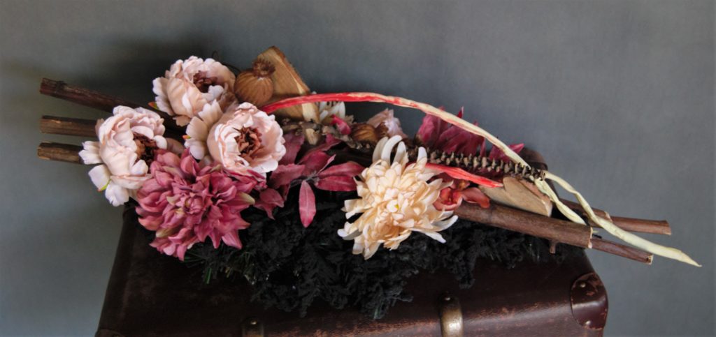 rustykalna kompozycja kwiatowa/wiązanki na cmentarz