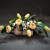 ozdoby wielkanocne ręcznie robione ze sztucznych kwiatów/sklep z dekoracjami na wielkanoc