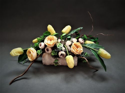 ozdoby wielkanocne ręcznie robione ze sztucznych kwiatów/sklep z dekoracjami na wielkanoc