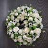 wianek dekoracyjny z białych kwiatów gruby z białych pięknych kwiatów sztucznych