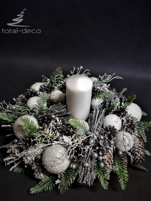 biało srebrne stroiki na bożonarodzeniowy stół