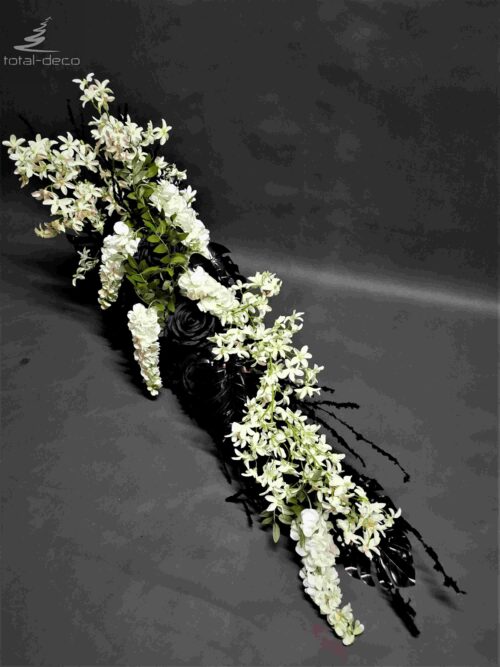 długa dużadekoracja kwiatowa na cmentarz
