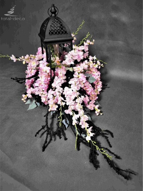 elegancki lampion kwiatowy na cmentarz