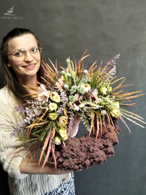 wianek na pomnik w stonowanych odcieniach z pastelowymi kwiatami