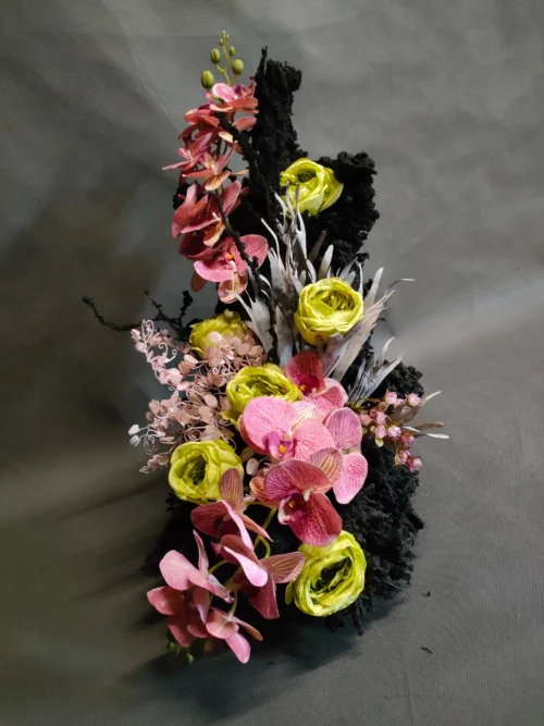 elegancka dekoracja na pomnik z orchideami