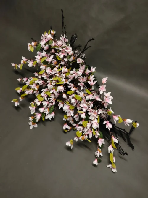 dekoracja cmentarna z magnoliami