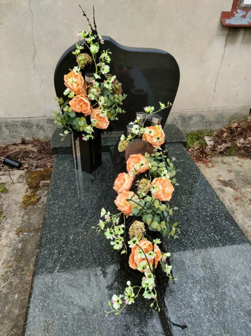 komplet z peoniami na czarnej bazie