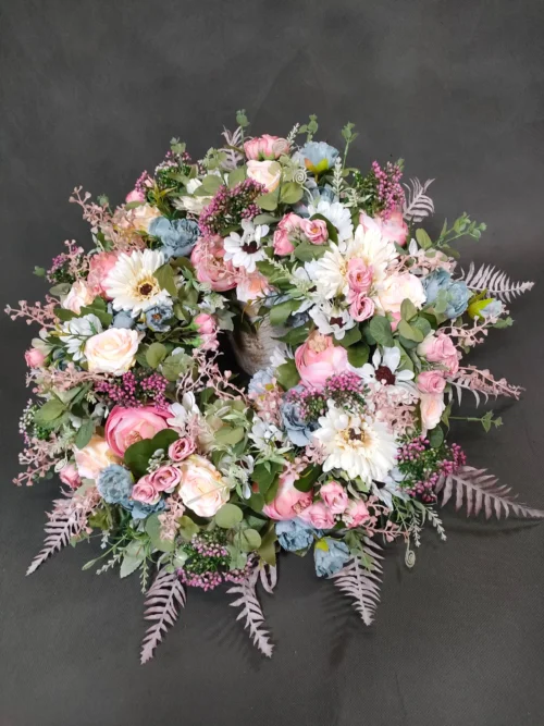 wianek na drzwi shabby chic z pastelowymi kwiatami